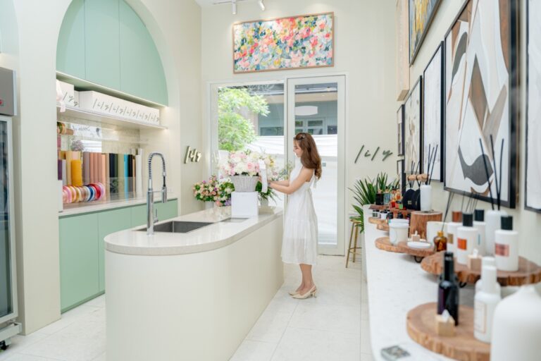 Lily Floral ภายใต้แบรนด์ Crystal ร้านดอกไม้แนวคิดใหม่ ผสานศิลปะ กลิ่นหอม และไลฟ์สไตล์ ยกระดับประสบการณ์ใหม่ให้ลูกค้า