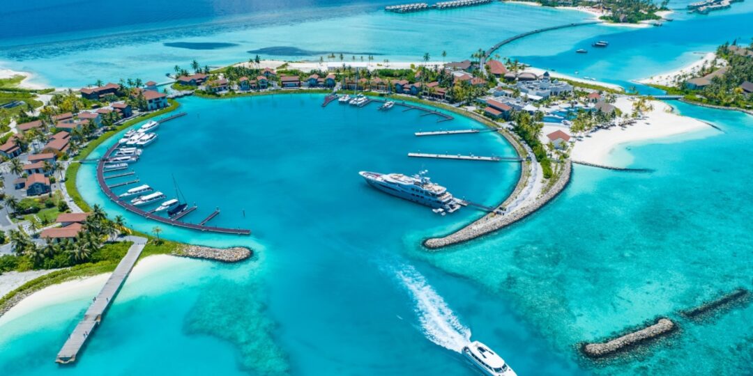 ครอสโร้ดส์ มัลดีฟส์ ภายใต้การบริหารของ เอส โฮเทล แอนด์ รีสอร์ท ลงนามบันทึกข้อตกลงความร่วมมือกับธนาคารอิสลามแห่งมัลดีฟส์เพื่อฟื้นฟูแนวปะการัง