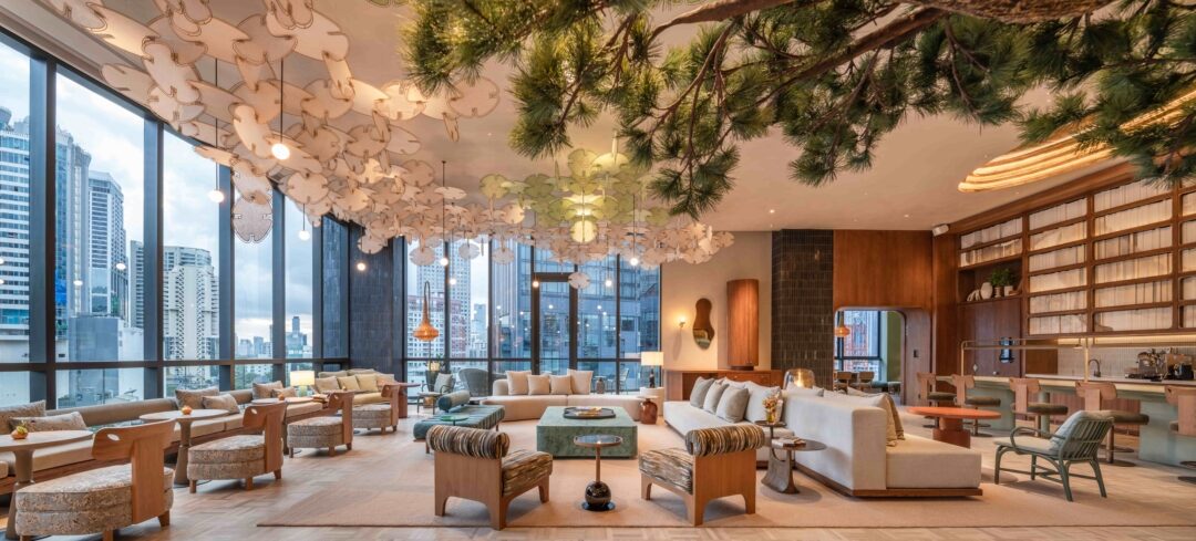 ครอโม แบงคอก ฉลองเทศกาลแห่งความสุขเป็นปีแรก เติมกลิ่นอายความเป็นไทยด้วยต้นคริสต์มาสจักสาน พร้อมโปรโมชันอาหารและเครื่องดื่มสุดเอ็กซ์คลูซีฟ