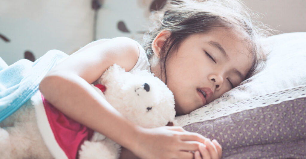 ทำไมลูกไอถี่เวลาวิ่ง หรือเหนื่อยง่ายกว่าเด็กคนอื่นๆ? สัญญาณนี้คือ ภูมิแพ้ลงปอด! มาหยุด 6 พฤติกรรมของลูก ลดเสี่ยงภูมิแพ้เรื้อรัง