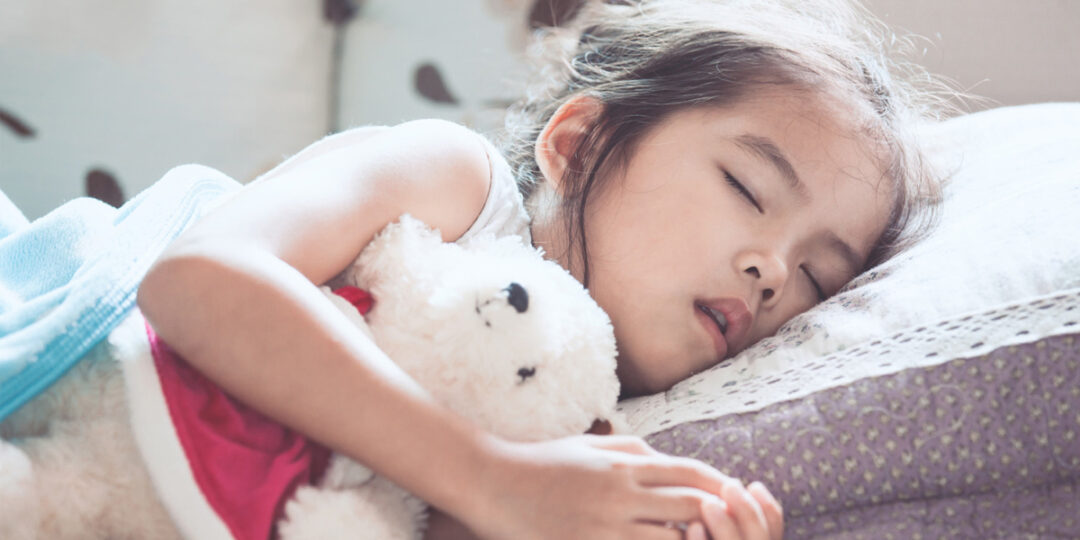 ทำไมลูกไอถี่เวลาวิ่ง หรือเหนื่อยง่ายกว่าเด็กคนอื่นๆ? สัญญาณนี้คือ ภูมิแพ้ลงปอด! มาหยุด 6 พฤติกรรมของลูก ลดเสี่ยงภูมิแพ้เรื้อรัง