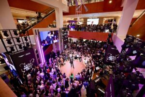 จาก “LUXE GALERIE” จุดหมายแฟชั่นลักชัวรีชั้นนำ สู่ค่ำคืนแห่งแรงบันดาลใจและความเอ็กซ์คลูซีฟเหนือระดับ ห้างสรรพสินค้าเซ็นทรัลชิดลม ชวนสัมผัสประสบการณ์แฟชั่น ไลฟ์สไตล์ และดนตรี ที่รังสรรค์อย่างมีเอกลักษณ์  ในงาน “CENTRAL LUXE NIGHT OUT”