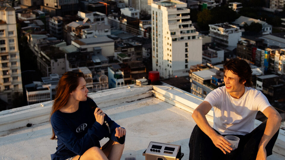 ถูกใจคนรักเสียงดนตรีและงานดีไซน์! เปิดตัว “MONDO” (มอนโด) แบรนด์เครื่องเสียงจากสวีเดน ที่พาโลกของดนตรี แฟชั่น และไลฟ์สไตล์ มาหลอมรวมเป็นส่วนหนึ่งของการใช้ชีวิต ผ่าน MONDO Freestyle หูฟังดีไซน์โปร่งใสสไตล์เรโทรรุ่นยอดนิยมของแบรนด์