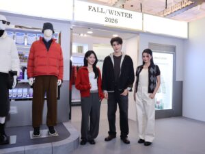 ยูนิโคล่ เปิดตัว LifeWear Fall/Winter 2026 ภายใต้คอนเซปต์ “Modern City Feelings”  สะท้อนความหลากหลายของผู้คนและการใช้ชีวิตผ่านเสื้อผ้าที่ตอบโจทย์ทุกวัน คอลเลคชันที่ได้รับแรงบันดาลใจจากความหลากหลายของผู้คนและช่วงเวลาต่างๆ ในชีวิตประจำวัน เพื่อการแต่งตัวที่ตอบโจทย์ทุกโอกาส