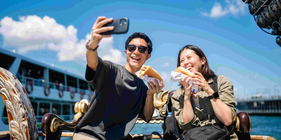 คนโสดไทยเหงาแต่ไม่ยอมแพ้ Tinder เผย 85% ของคนโสดไทยรู้สึกเหงา  และ 62% ยังคงพยายามสร้างความสัมพันธ์ใหม่ๆ ในชีวิต คนโสดในประเทศไทยมองหาความสัมพันธ์ที่ลึกซึ้งมากขึ้น โดย 72% ต้องการความสัมพันธ์ที่มีความหมาย และ 67% ระบุว่าแอปหาคู่ช่วยให้รู้สึกเชื่อมโยงกับผู้อื่นมากขึ้นและโดดเดี่ยวน้อยลง